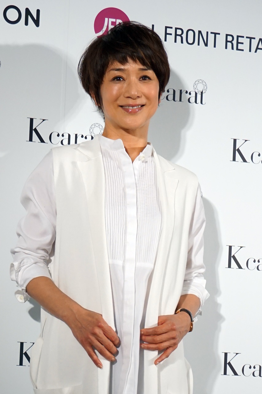 黒田知永子さんに倣う五十代女性の春ファッション - キャリアアップ